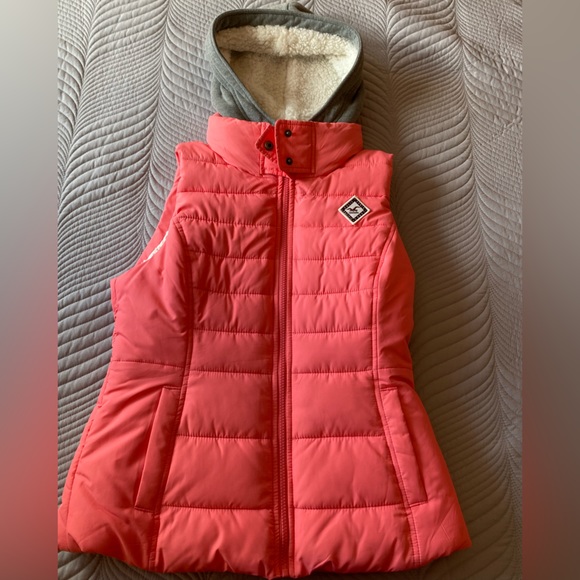 Hollister California hot pink hooded Sherpa lined puffer vest size medium. - Picture 6 of 10